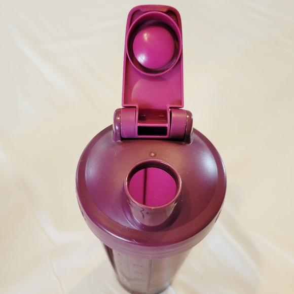 BlenderBottle Classic V2 Shaker Bottle Set With Straws | 28oz.| Plum and Teal - Picture 5 of 10